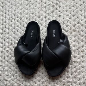 ROAM Black Padded Crossband Slide Mules